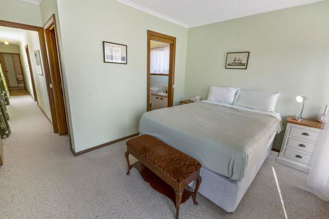 Eagle Point Getaway - Waterfront Serenity! - Sydneys Hotel 2