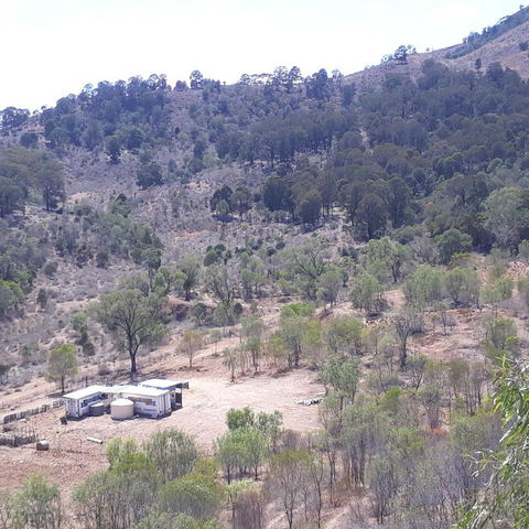 Echoes In The Valley Camping - Sydneys Hotel 3