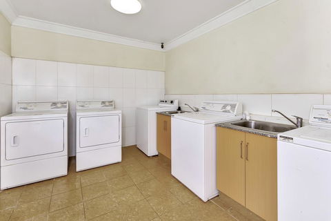 Econo Lodge Karratha - Sydneys Hotel 1
