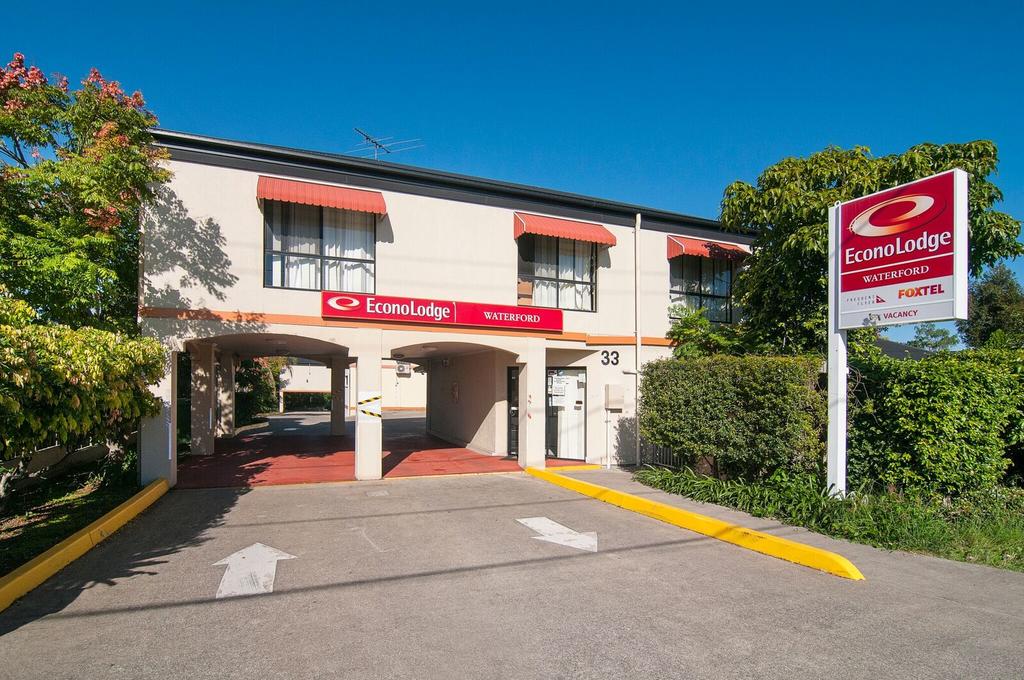 Waterford QLD Sydneys Hotel