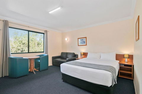 Econo Lodge Waterford - Sydneys Hotel 1