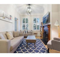 Elegant Renovated Terrace Close To City - Sydneys Hotel