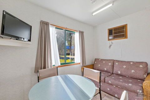 Elliston Waterloo Bay Tourist Park - Sydneys Hotel 2