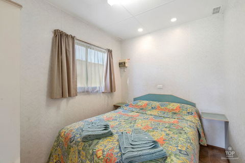 Elliston Waterloo Bay Tourist Park - Sydneys Hotel 3