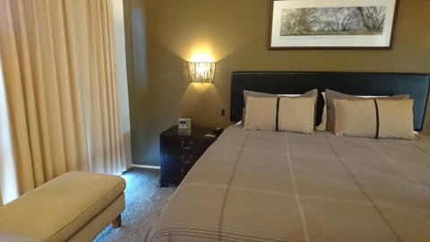 ELM Riverside Accommodation - Merrijig - Sydneys Hotel 3