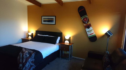ELM Riverside Accommodation - Merrijig - Sydneys Hotel 1