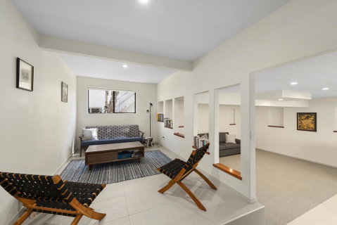Emerald Seas Beach House - Sydneys Hotel 3
