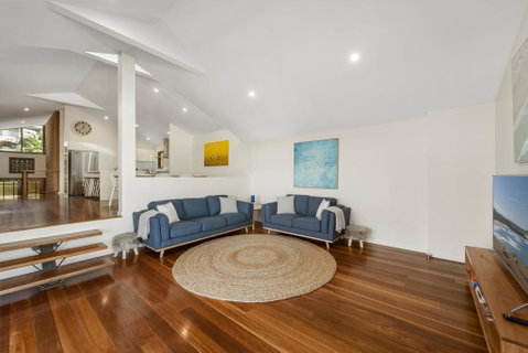 Emerald Seas Beach House - Sydneys Hotel 1