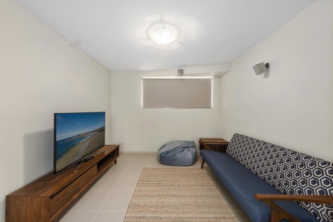 Emerald Seas Beach House - Sydneys Hotel 2