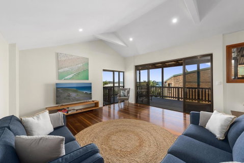 Emerald Seas Beach House - Sydneys Hotel 0