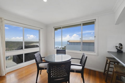 Emerald Views - Sydneys Hotel 3