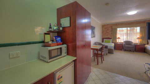 Endeavour Court Motor Inn - Sydneys Hotel 2