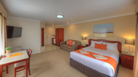 Endeavour Court Motor Inn - Sydneys Hotel 1