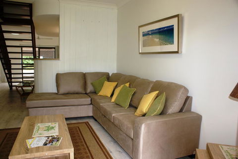 Endless Summer - Sydneys Hotel 1