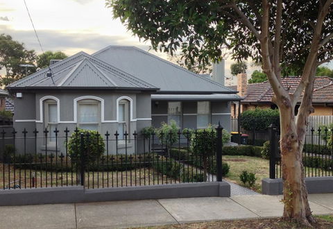 Essendon - Home Away From Home - Sydneys Hotel 0