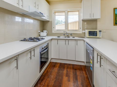 Exclusive Handy Holiday House - Sydneys Hotel 2