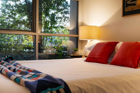 Explore Sydney From A Peaceful Modern Apartment - Sydneys Hotel 2