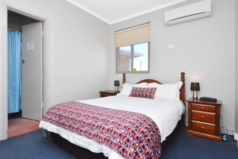 Eyre Hotel - Sydneys Hotel 0