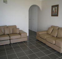 Fabulous location - Ground Floor Waterfront Unit Clearview Apartments - Sydneys Hotel