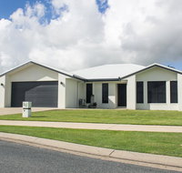 Family Friendly Holiday Home - Sydneys Hotel