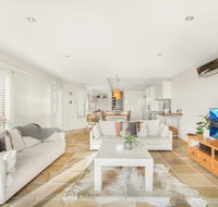 Family House With BBQ Deck Water View and Parking - Sydneys Hotel