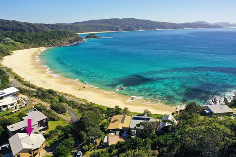 FAR SHORE - Sydneys Hotel 0