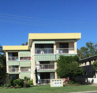 First Floor Unit with waterviews from your balcony - Sydneys Hotel