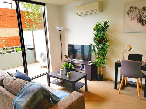 FITZROY FANTASTIC 1BR APT With FREE WINE, NETFLIX, WIFI, Close To TRAMS, COLES - Sydneys Hotel 0
