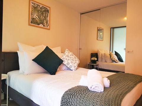 FITZROY FANTASTIC 1BR APT With FREE WINE, NETFLIX, WIFI, Close To TRAMS, COLES - Sydneys Hotel 1