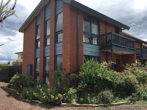 Garland Grove - Sydneys Hotel 1