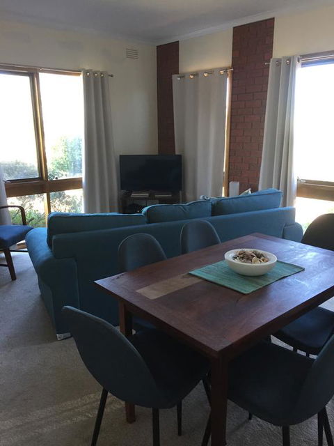 Garland Grove - Sydneys Hotel 3