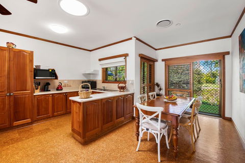 Getaway Haven In The Noosa Surrounds - Sydneys Hotel 2