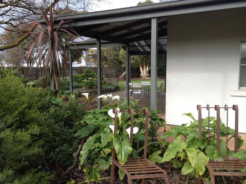Girraween House - Sydneys Hotel 1