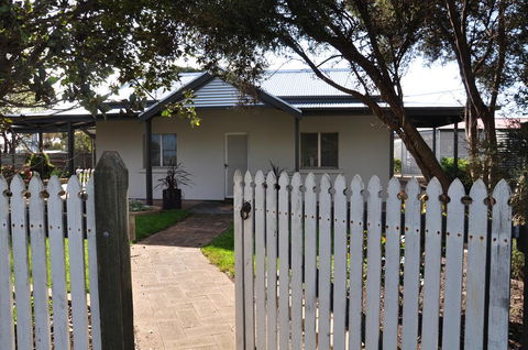 Girraween House - Sydneys Hotel 0