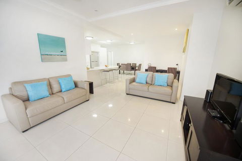 Gladstone City Central Apartment Hotel - Sydneys Hotel 1