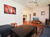 Glandore Estate Vineyard Homestead onsite cellar door  walk to restaurants incl EXP