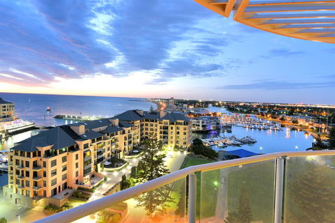 GLENELG Five Stars - Sydneys Hotel 0