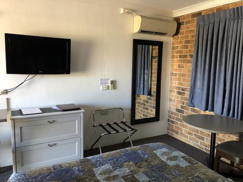 Golden Grain Motor Inn - Sydneys Hotel 1