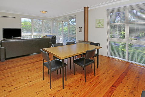 GOLF 39 MOLLYMOOK BEACH - Sydneys Hotel 1