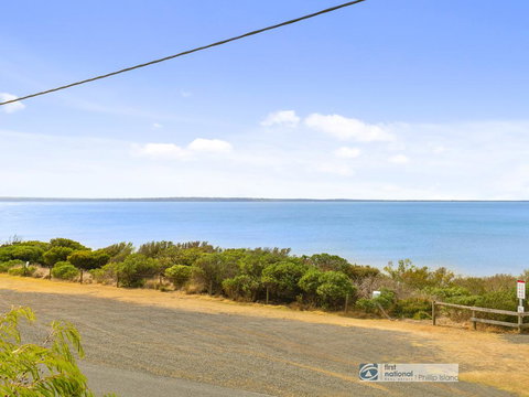 Grossard Point, The Lighthouse, Ventnor - Sydneys Hotel 1