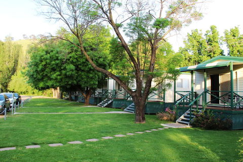 Gundagai Cabins & Tourist Park - Sydneys Hotel 0