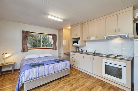 Gundagai Cabins & Tourist Park - Sydneys Hotel 1