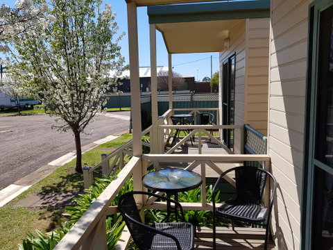Hamilton Caravan Park - Sydneys Hotel 0