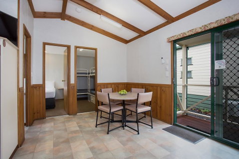 Hamilton Caravan Park - Sydneys Hotel 2