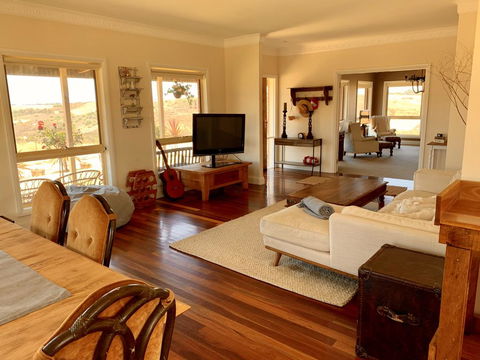 Harry Scotts Farmhouse At Vineyard - Sydneys Hotel 3