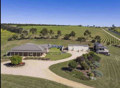 Harry Scotts Farmhouse At Vineyard - Sydneys Hotel 0