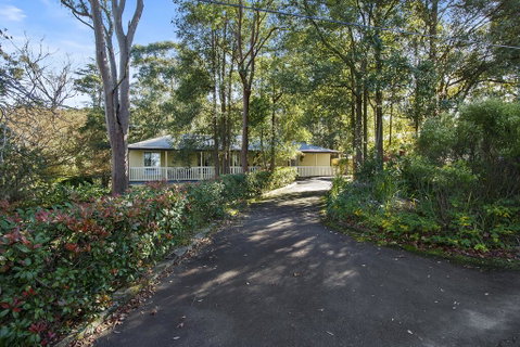 Hilldo - Lovely Mountainside Accommodation - Sydneys Hotel 0