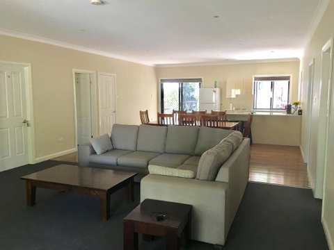 Hillview Farmstay - Sydneys Hotel 1