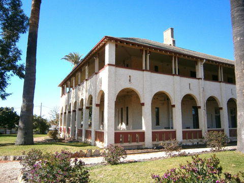 Historic Hydro Motor Inn - Sydneys Hotel 3