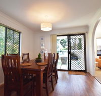 Holiday House - Sydneys Hotel